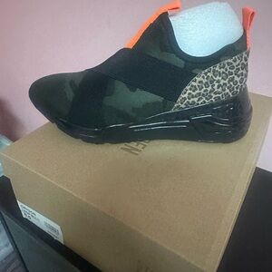 Steve Madden Green and Orange Sneakers with Modern Design